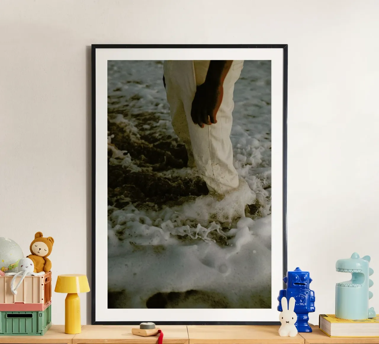White Foam poster con telaio in plastica da Chris Abatzis