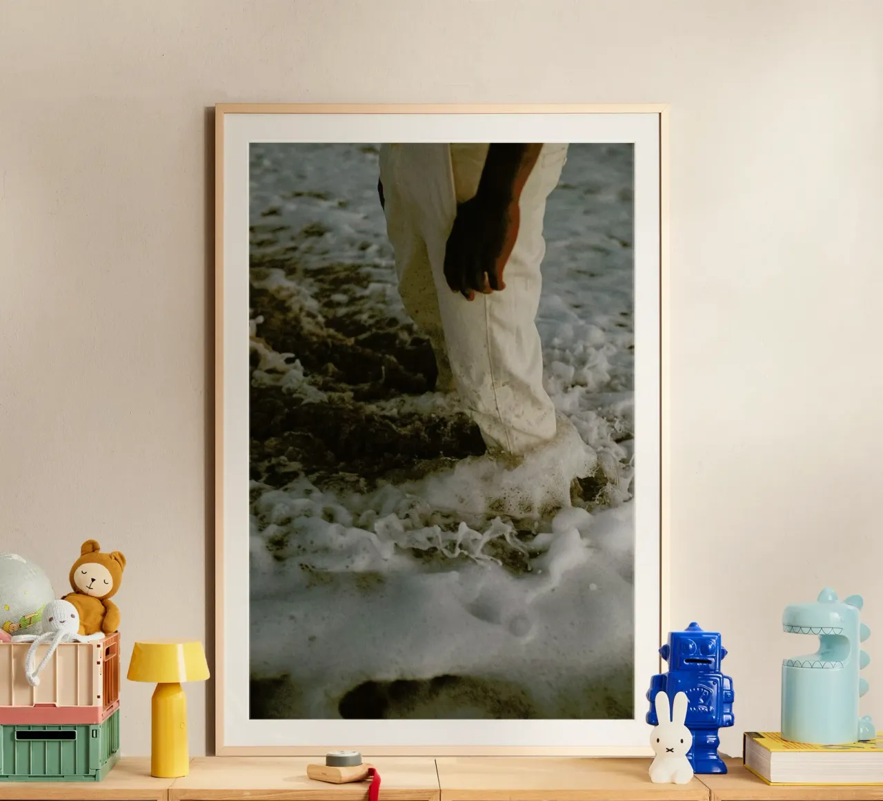 White Foam poster con telaio in plastica da Chris Abatzis