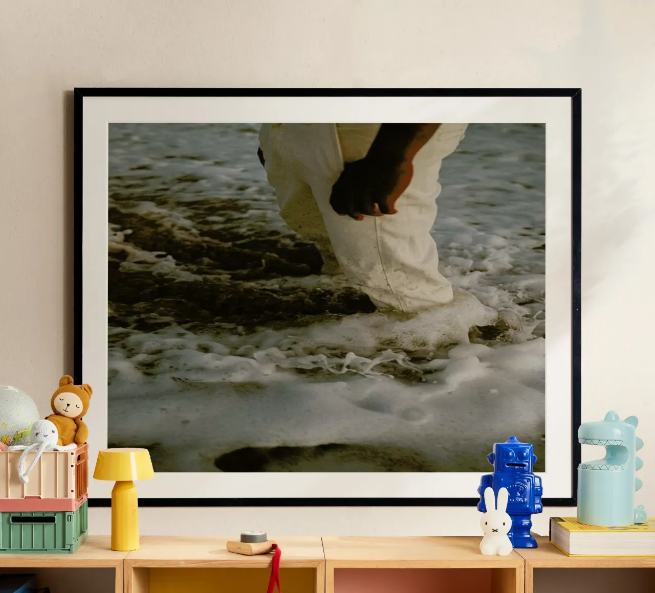 White Foam poster con telaio in plastica da Chris Abatzis
