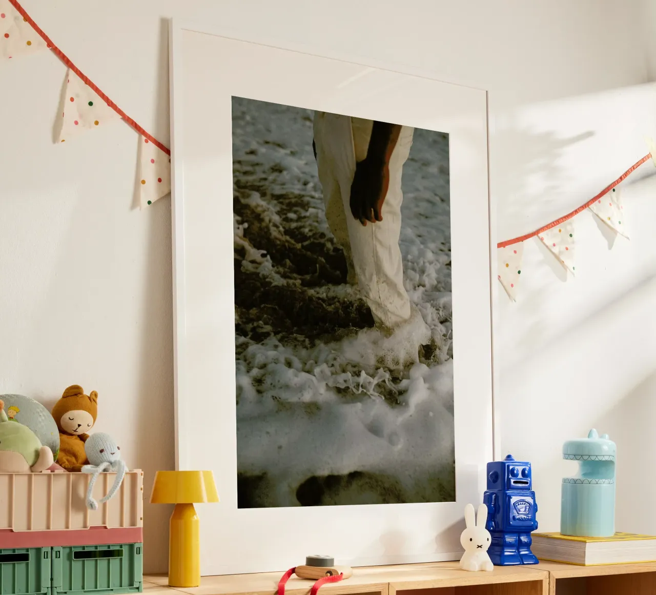 White Foam poster con telaio in plastica da Chris Abatzis