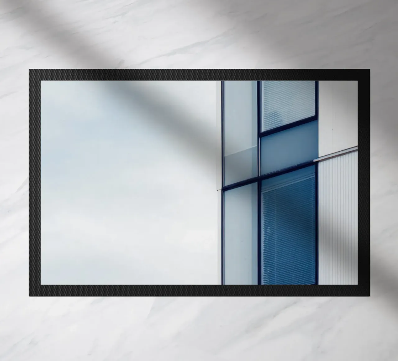 Helsinki Modulée – Lumière douce sur modernité nordique paillasson de Minimalistic
