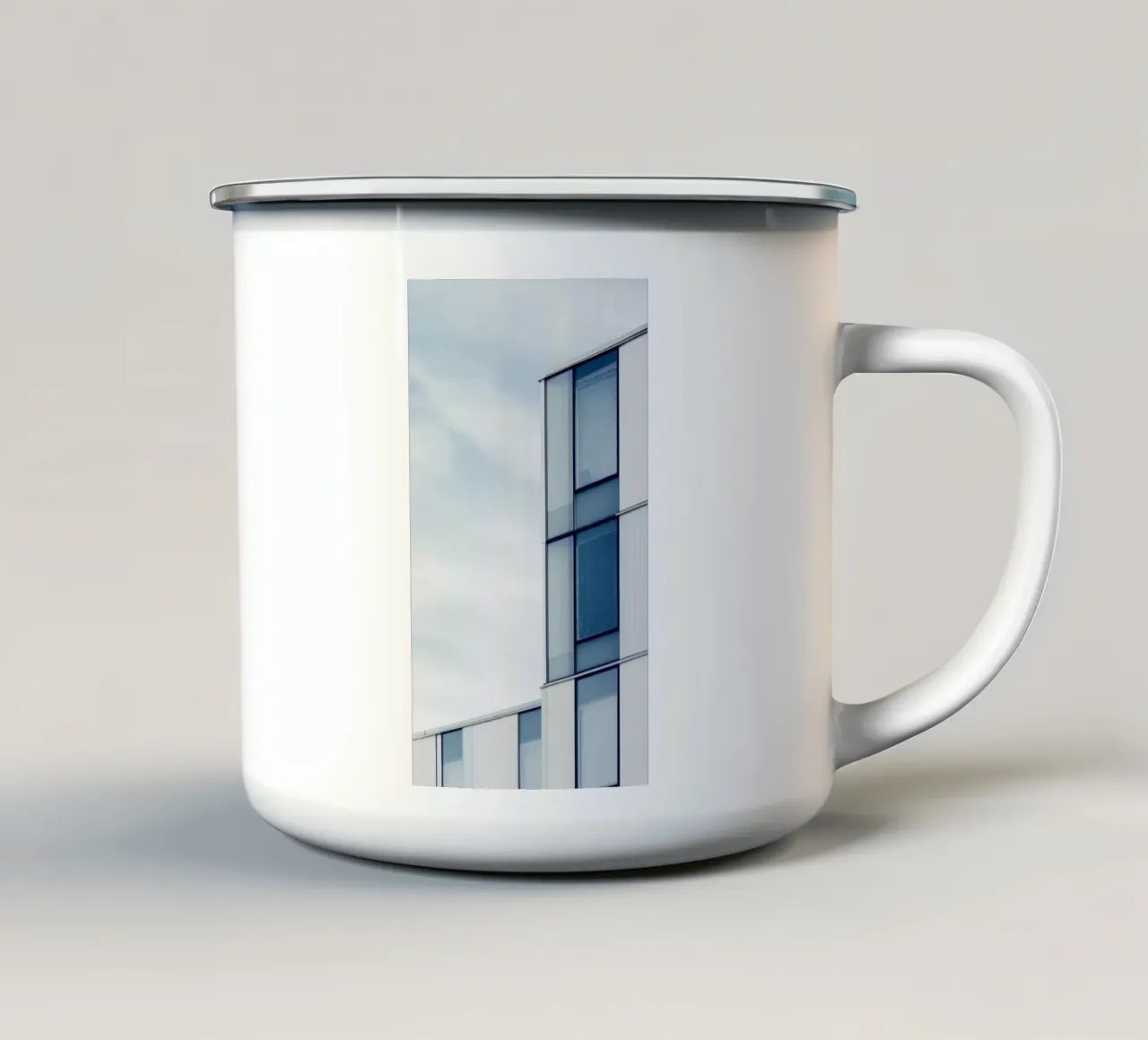 Helsinki Modulée - Mildes Licht auf nordische Modernität Emaille Tasse von Minimalistic