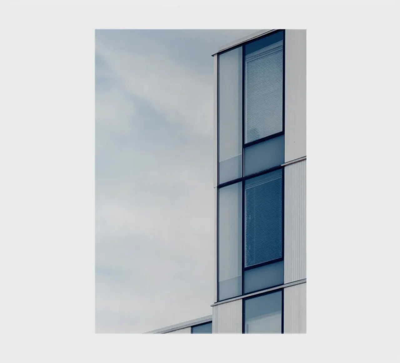 Helsinki Modulée – Lumière douce sur modernité nordique carnet de notes de Minimalistic