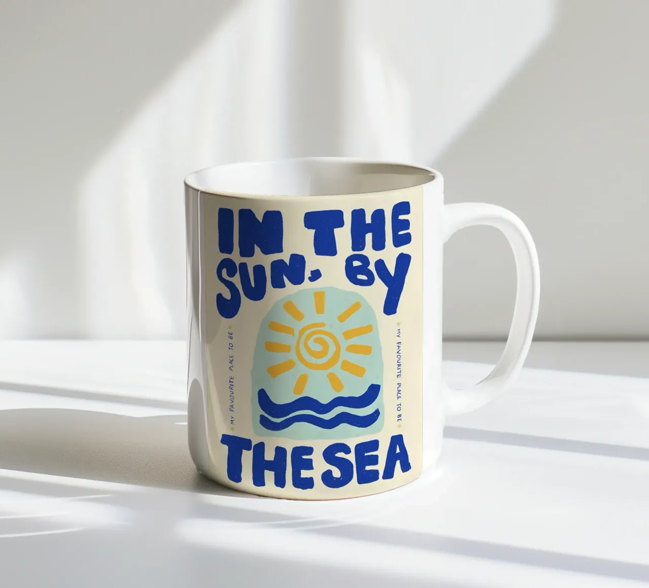 Al sole, in riva al mare tazza in ceramica da Pinku