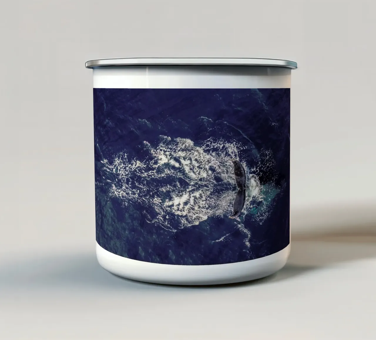 Whale tazza in smalto da ROBERTO H
