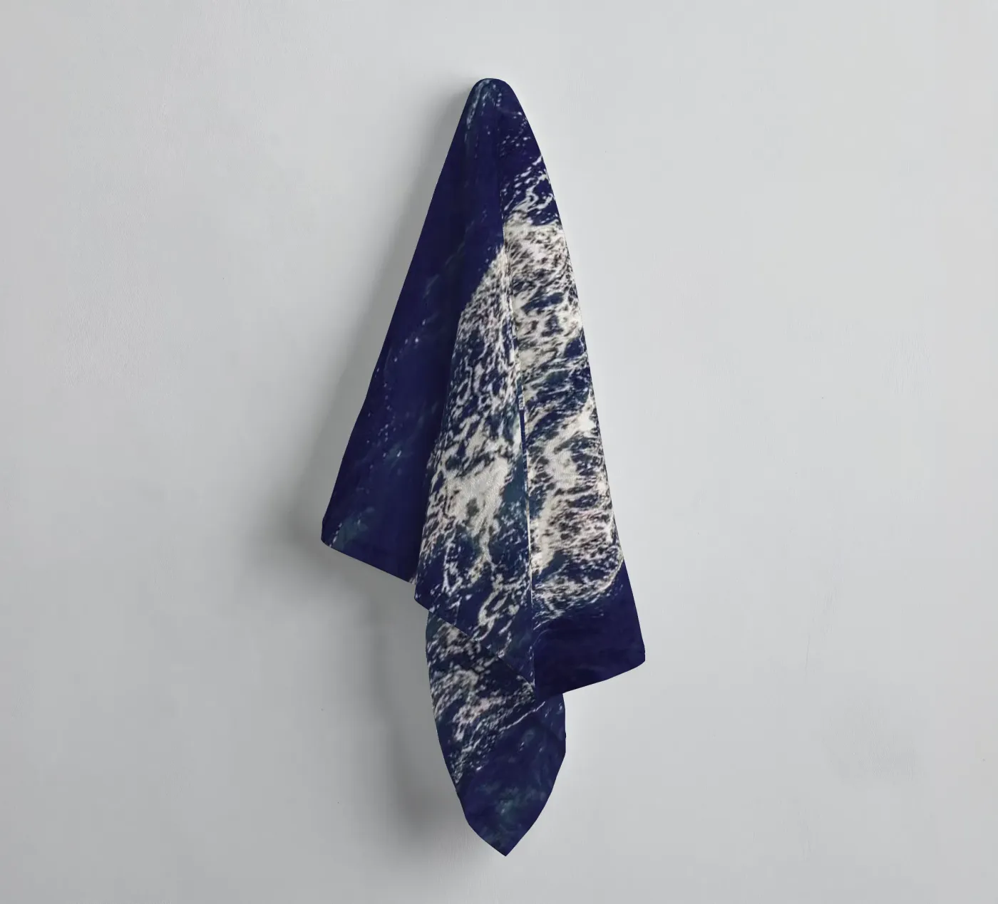 Whale towel by ROBERTO H