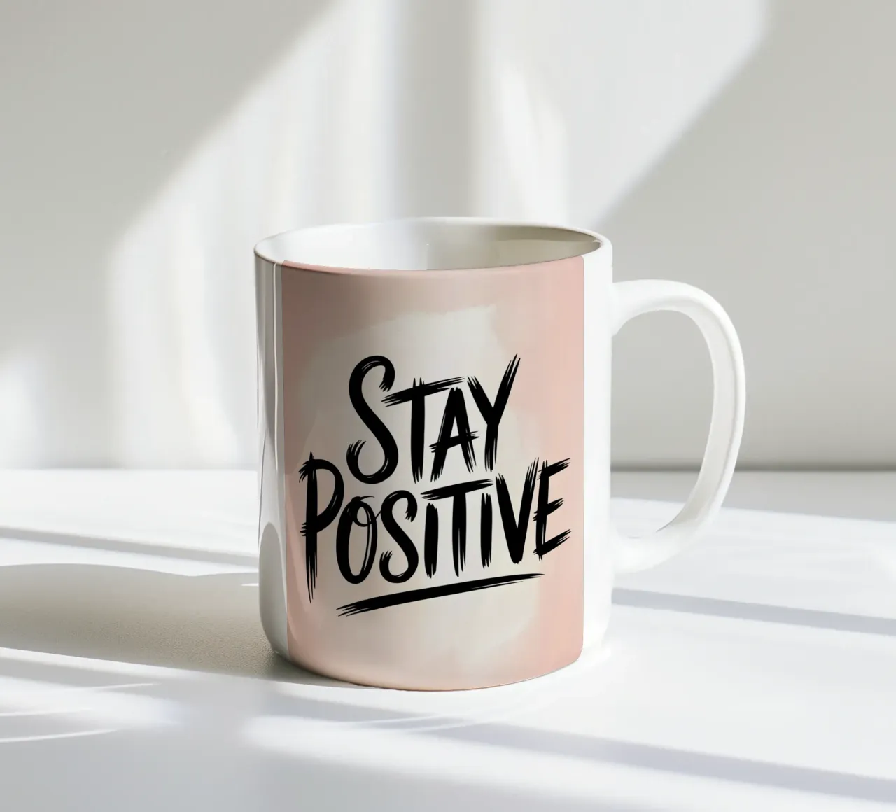 Stay Positive - Stampa minimalista in grassetto con scritte a pennello tazza in ceramica da logic