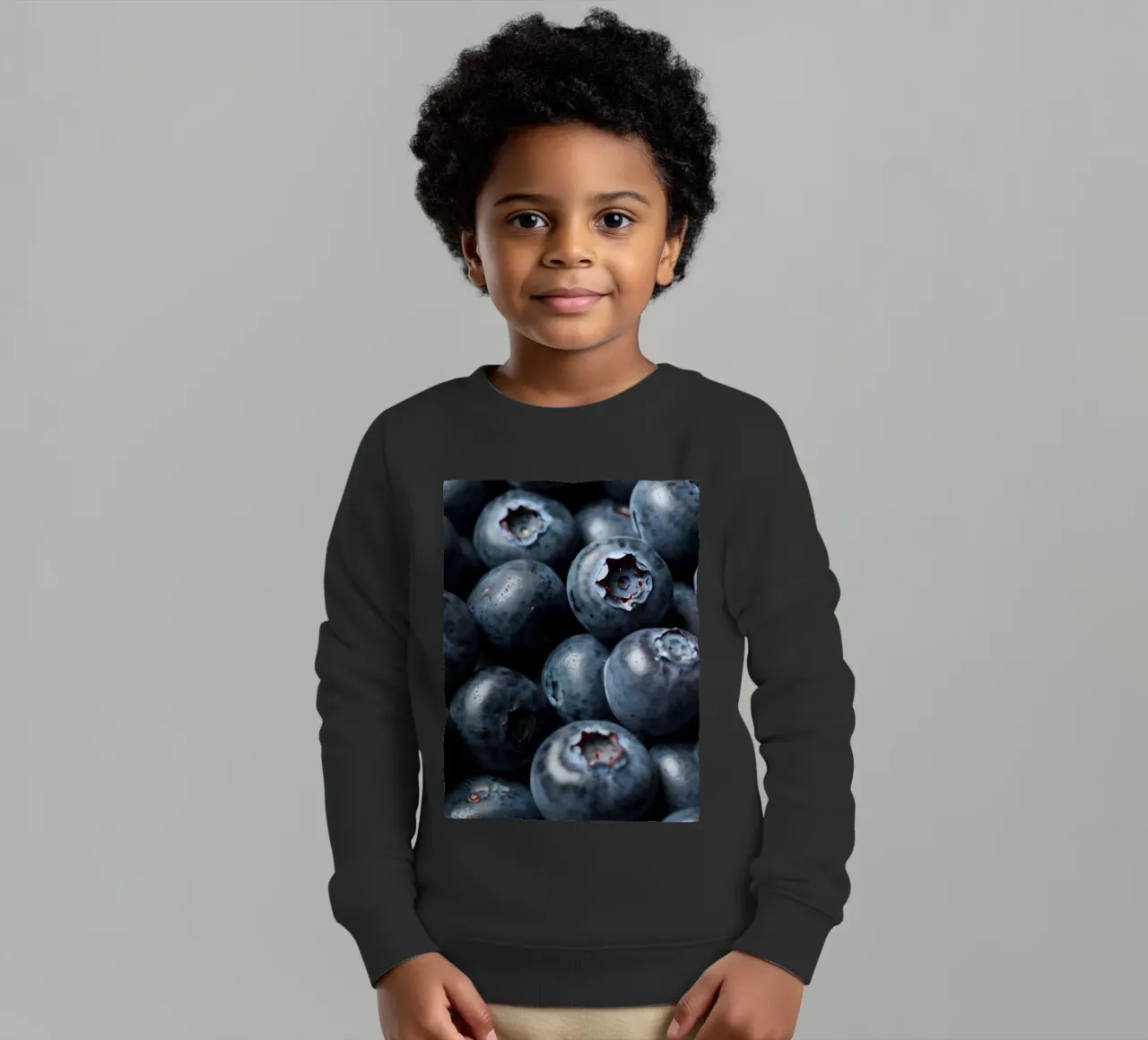 Mirtilli freschi raccolti in una fattoria locale felpa bambino da DesignDoodle
