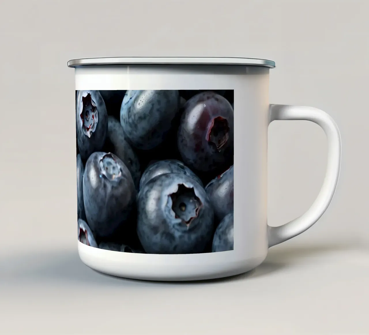 Mirtilli freschi raccolti in una fattoria locale tazza in smalto da DesignDoodle