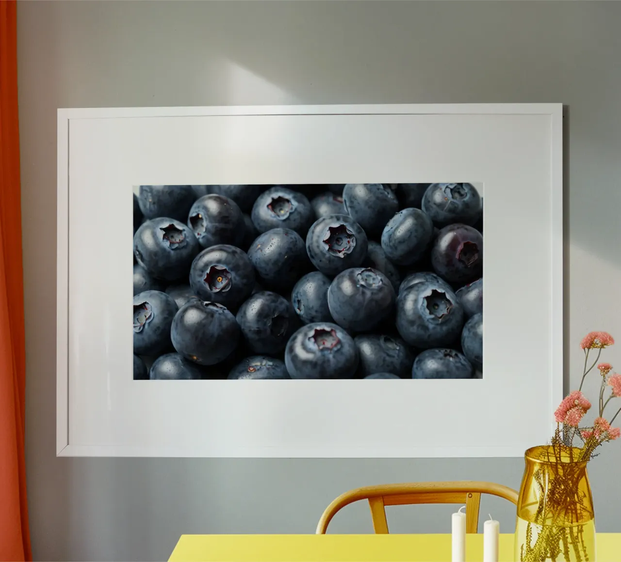 Mirtilli freschi raccolti in una fattoria locale poster con telaio in alluminio da DesignDoodle