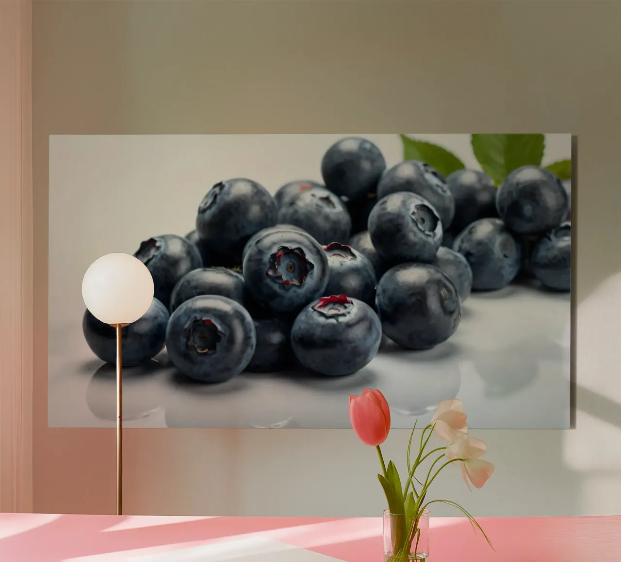 Mirtilli freschi disposti in modo ordinato su una superficie riflettente alluminio dibond da DesignDoodle