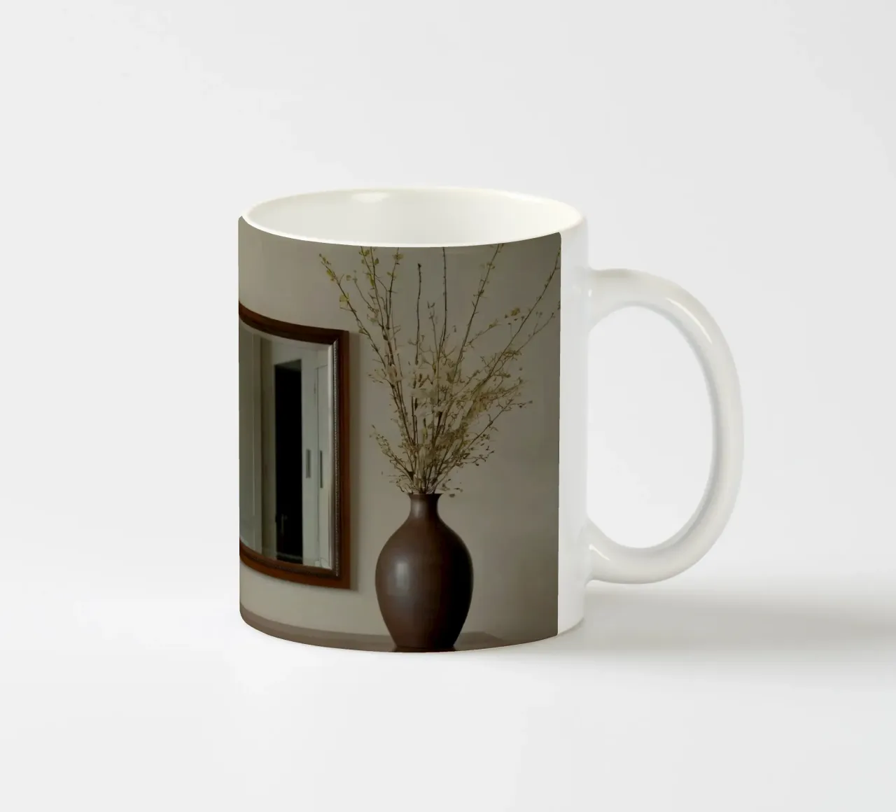 Interni eleganti con lampada e fiori freschi tazza in ceramica da DesignDoodle