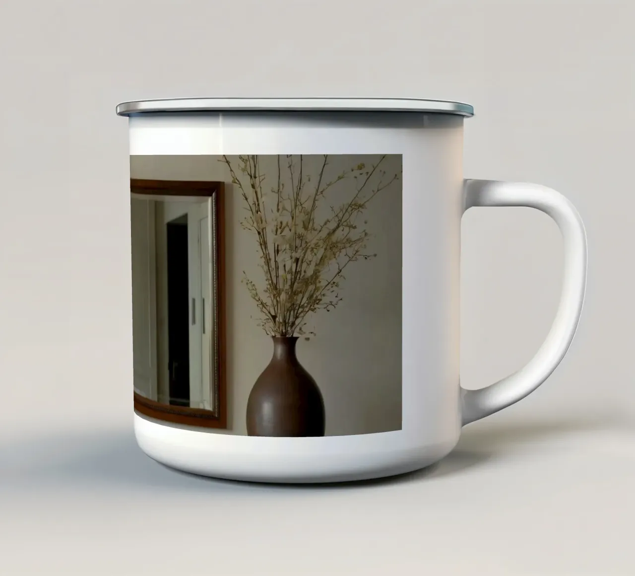 Interni eleganti con lampada e fiori freschi tazza in smalto da DesignDoodle