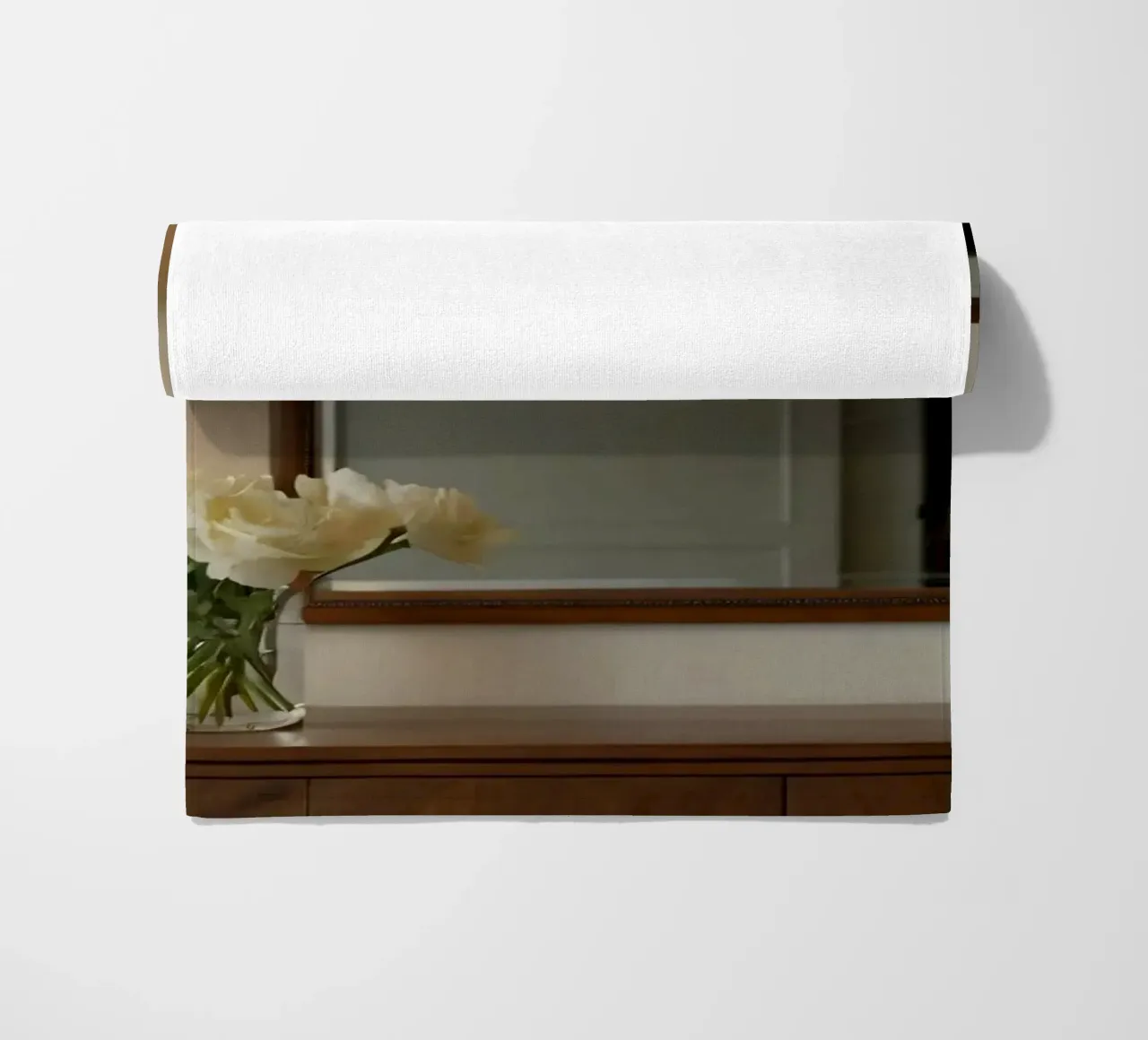 Interni eleganti con lampada e fiori freschi telo mare da DesignDoodle