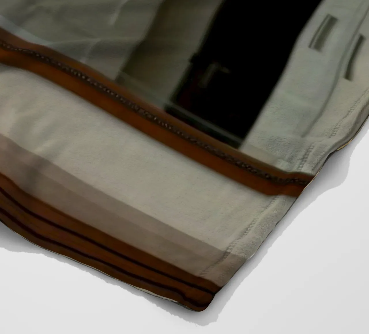 Interni eleganti con lampada e fiori freschi coperta in pile da DesignDoodle