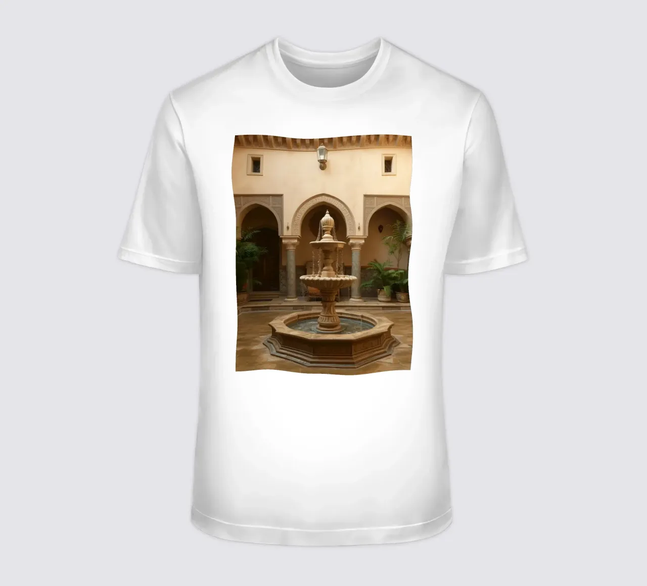 Splendido cortile con fontana centrale e verde t-shirt da DesignDoodle