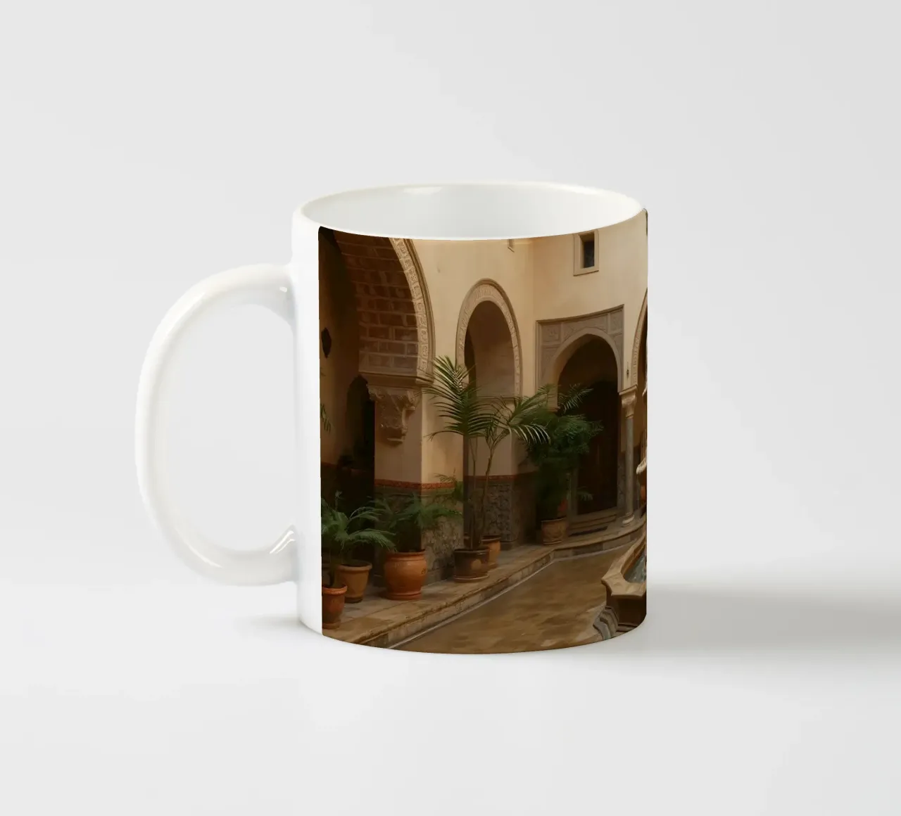 Splendido cortile con fontana centrale e verde tazza in ceramica da DesignDoodle