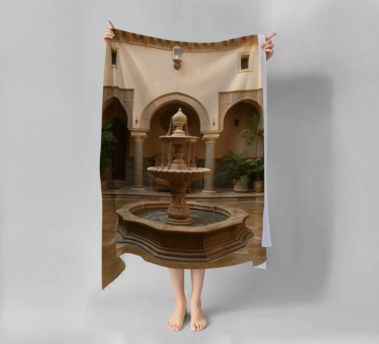 Splendido cortile con fontana centrale e verde telo mare da DesignDoodle