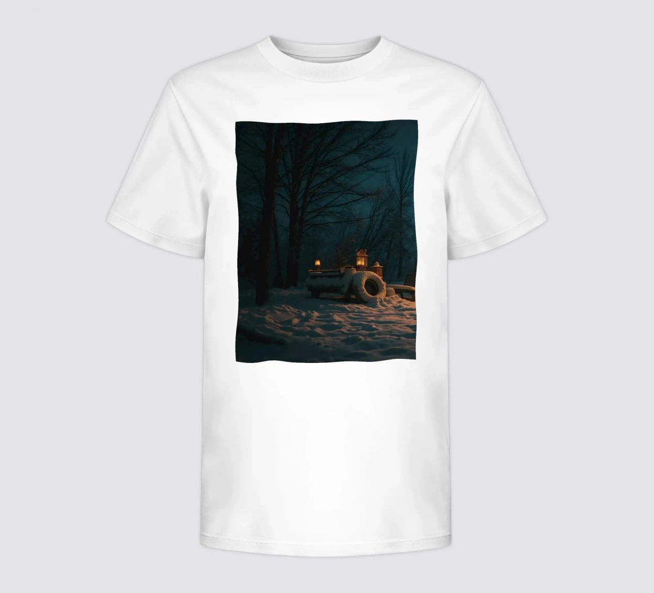 Accogliente notte d'inverno in un camper nei boschi innevati, con un caldo t-shirt bambini da DesignDoodle