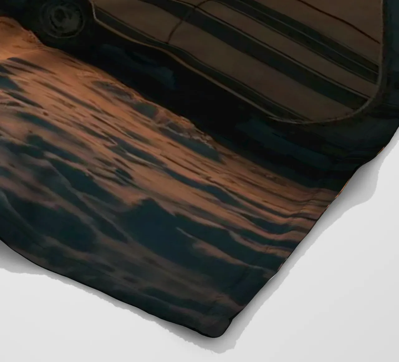 Accogliente notte d'inverno in un camper nei boschi innevati, con un caldo coperta in pile da DesignDoodle