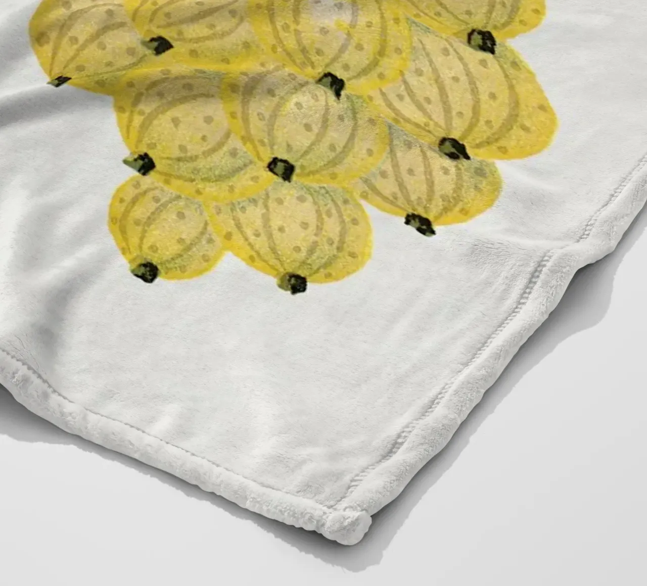 White grape coperta in pile da vintageshop