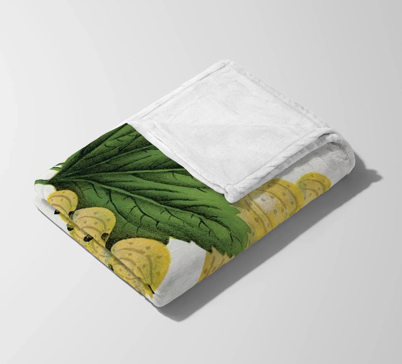 White grape coperta in pile da vintageshop
