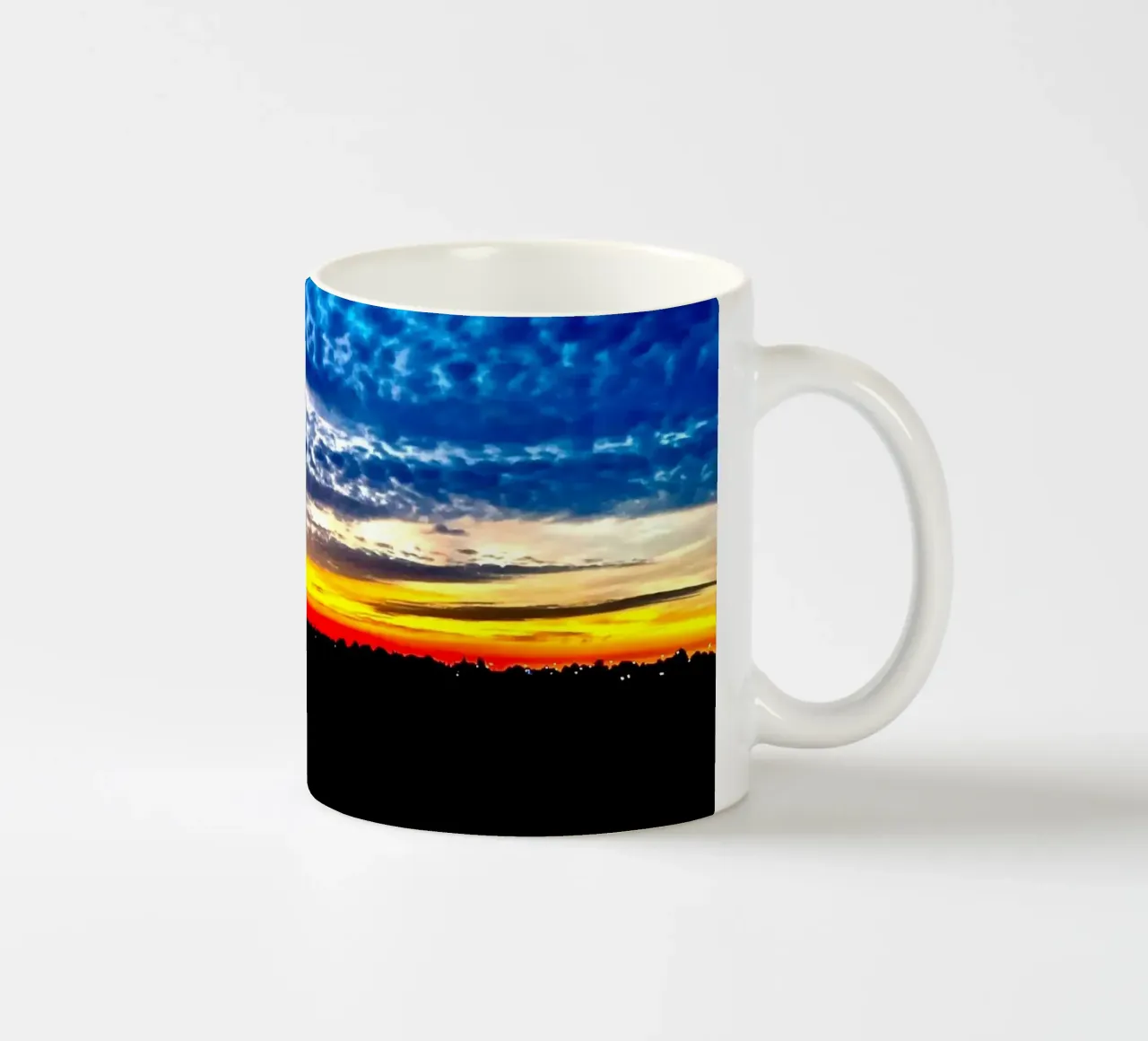 Tramonto con nuvole blu scuro tazza in ceramica da RealLifeMoments