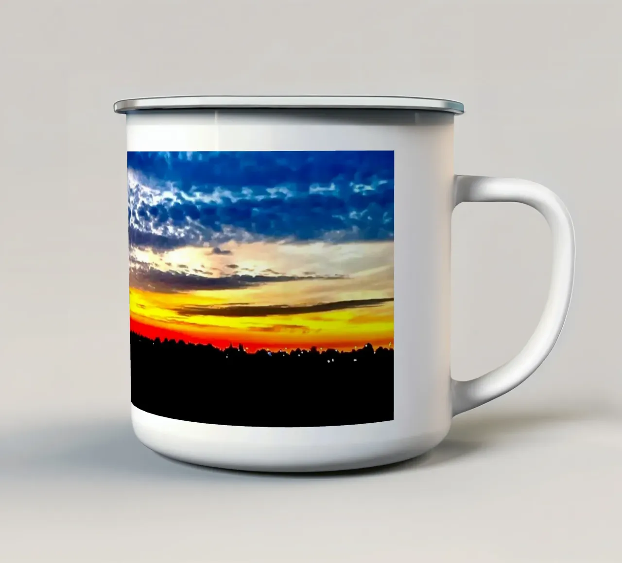 Tramonto con nuvole blu scuro tazza in smalto da RealLifeMoments