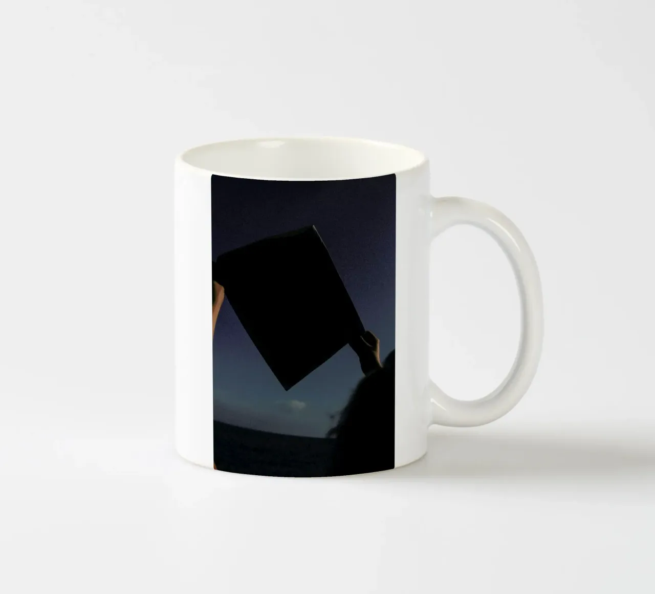 Daily News tazza in ceramica da Chris Abatzis