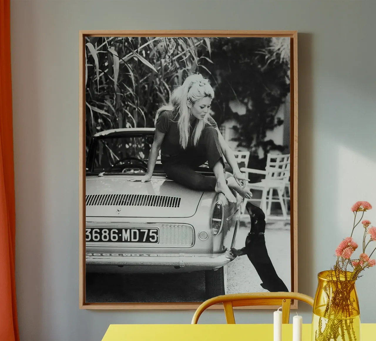 Brigitte Bardot con bassotto 1962 tela con Cornice a cassetta da hite Shop