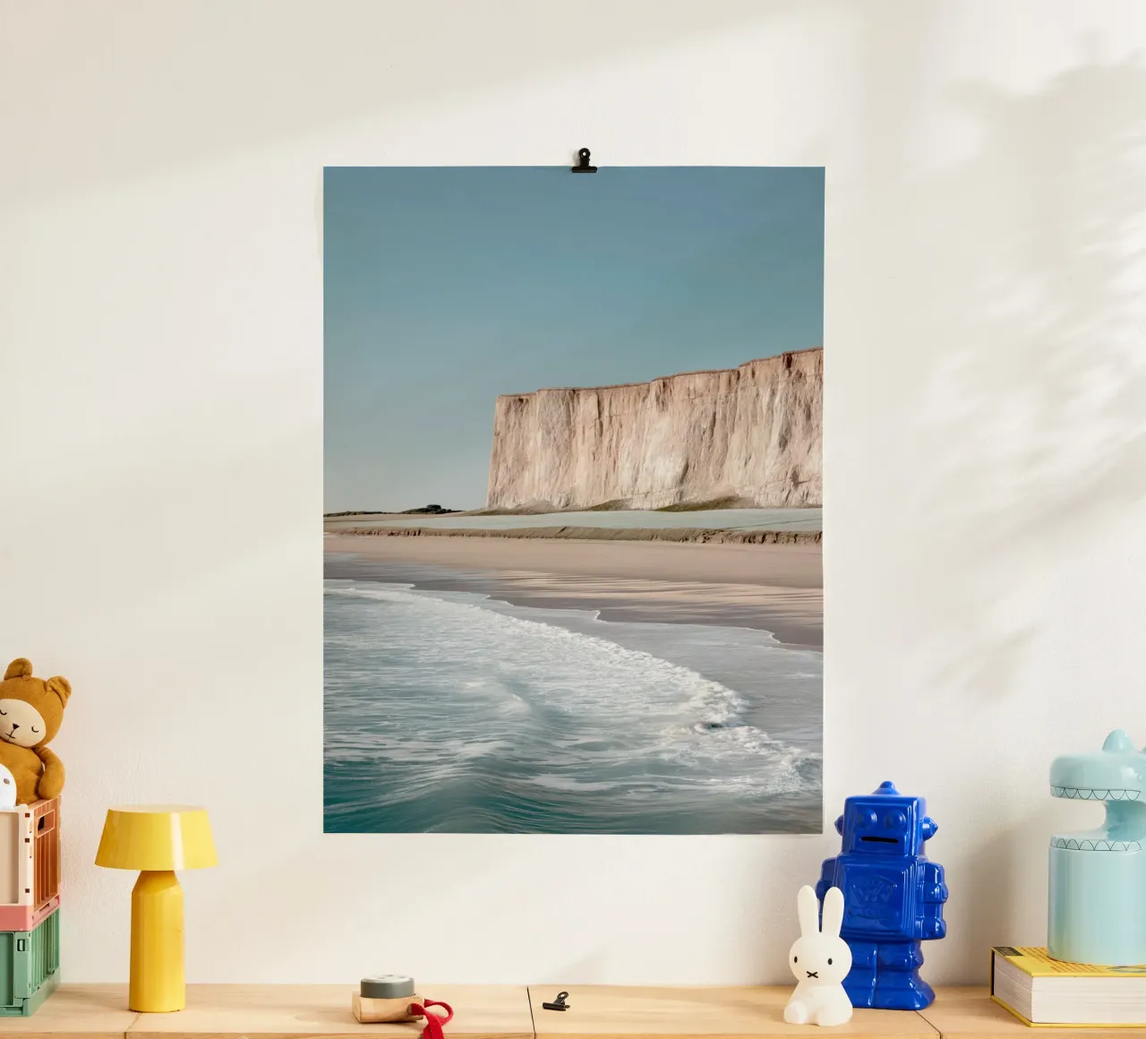 Paesaggio delle scogliere e della spiaggia poster da Indigo Tides Art