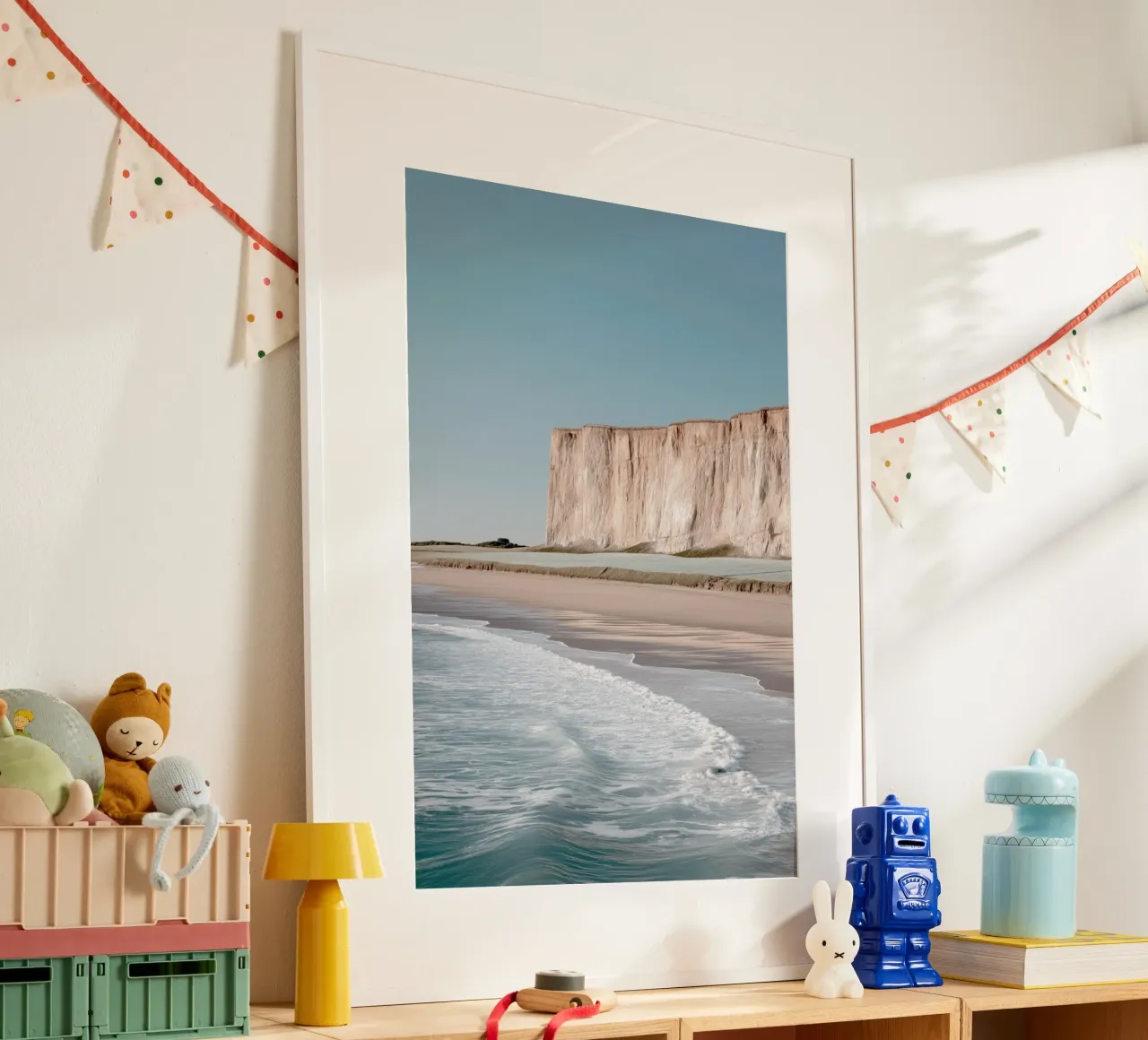 Paesaggio delle scogliere e della spiaggia poster da Indigo Tides Art