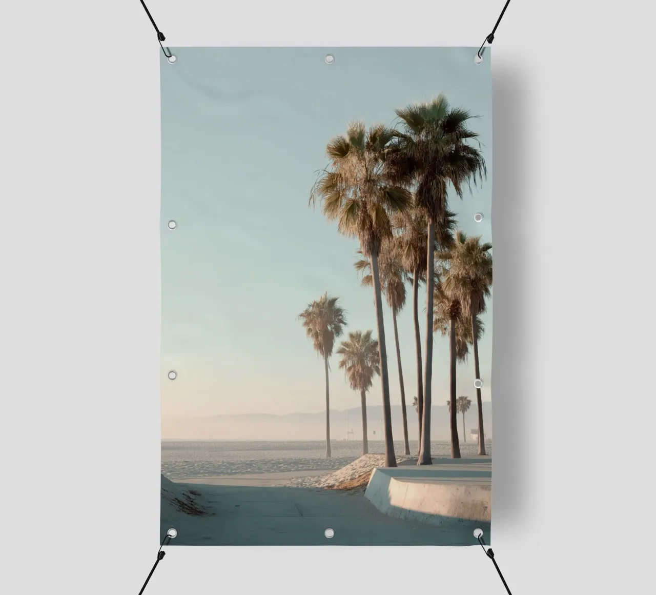 Palme dell'ora d'oro su una spiaggia costiera telo in pvc da Indigo Tides Art