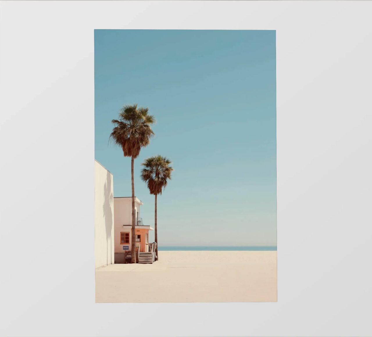 Scena di spiaggia minimalista con palme telo in pvc da Indigo Tides Art