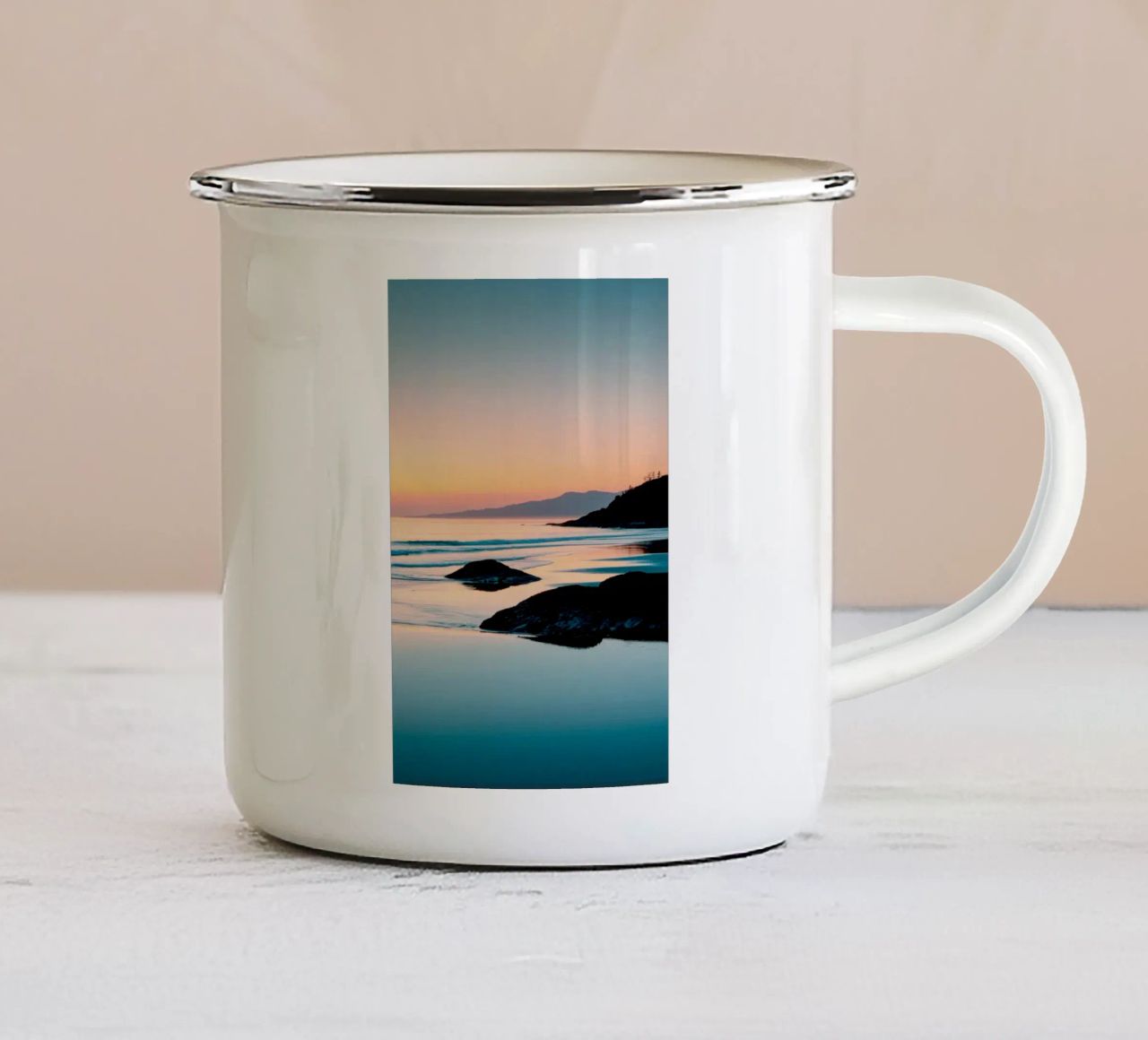 Tramonto in spiaggia tazza in smalto da Indigo Tides Art