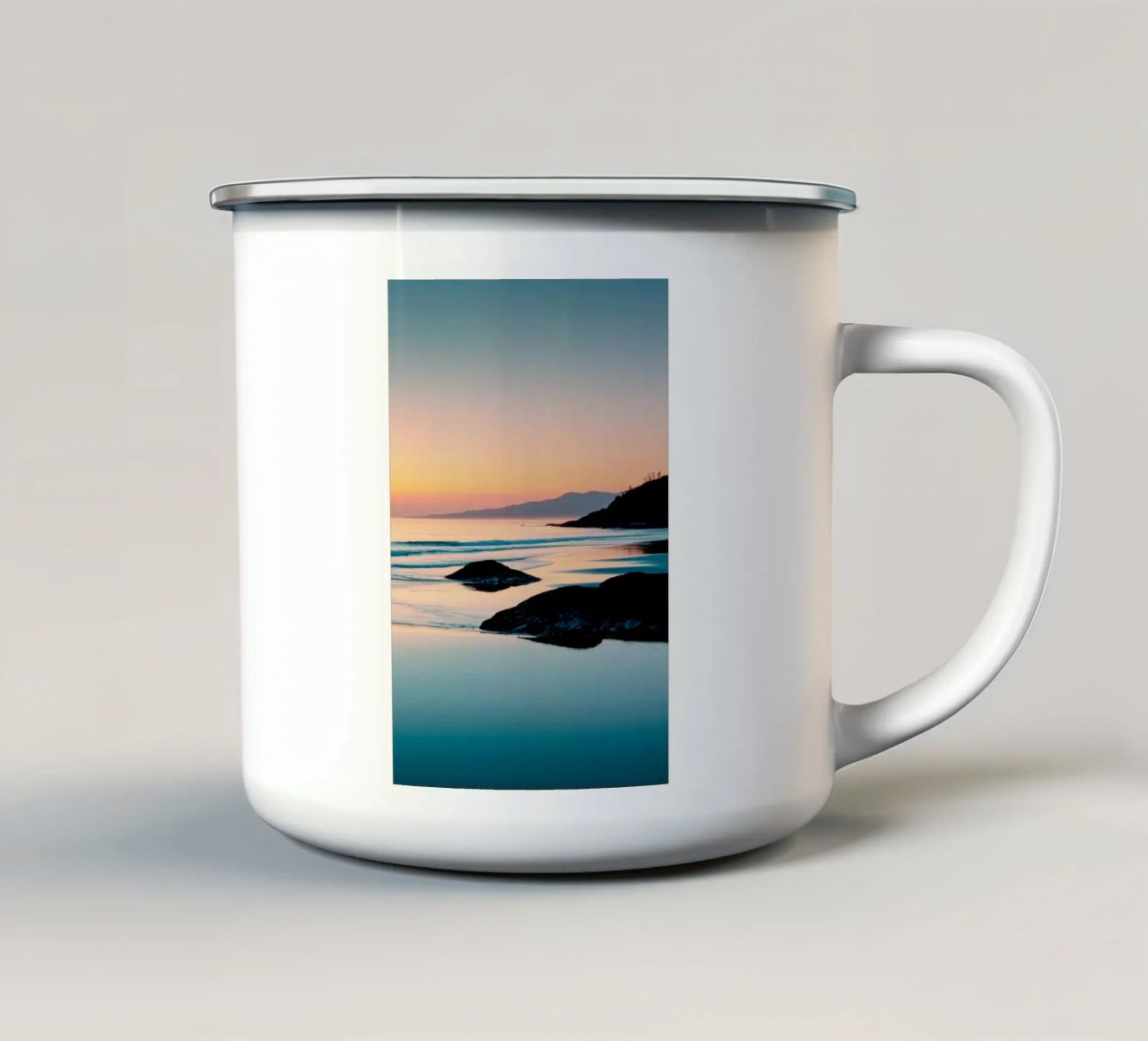 Tramonto in spiaggia tazza in smalto da Indigo Tides Art