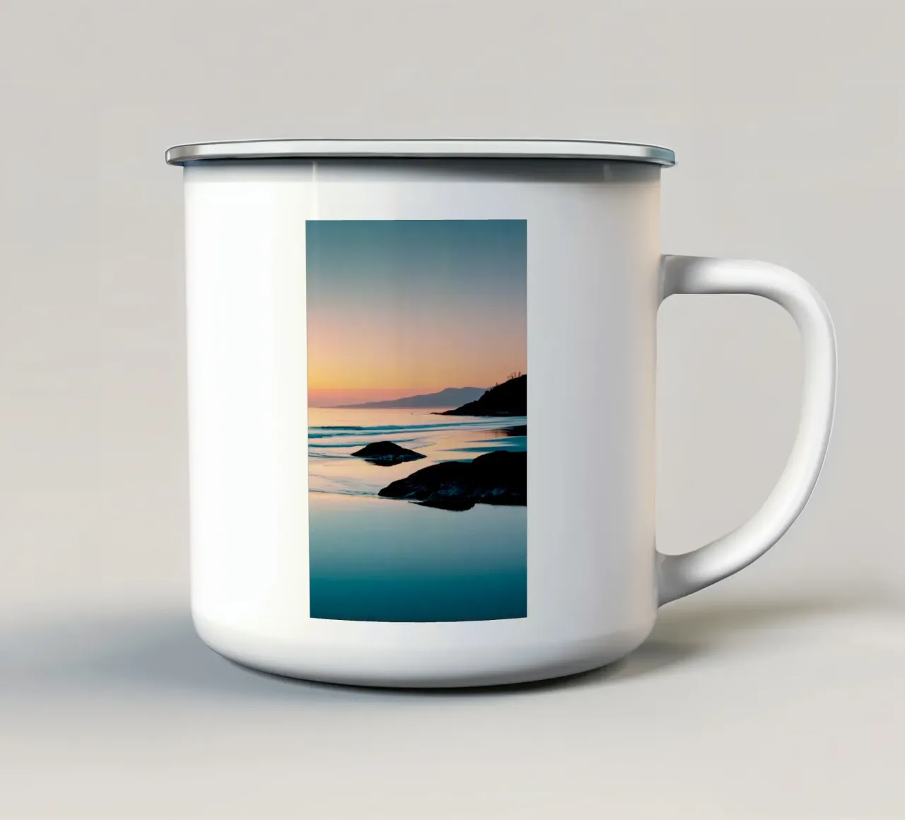 Tramonto in spiaggia tazza in smalto da Indigo Tides Art
