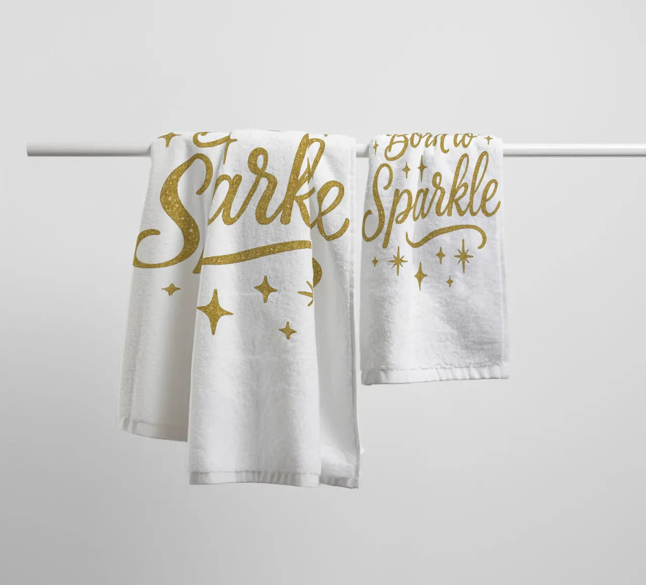 Born To Sparkle con Glittering text art 1 toalla de baño de DesignDoodle
