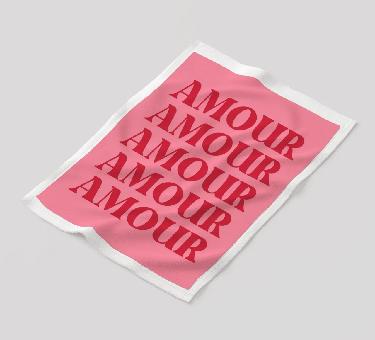 Tipografia d'amore ripetuta "Amour" in rosso e rosa coperta in pile da pdigitalprints