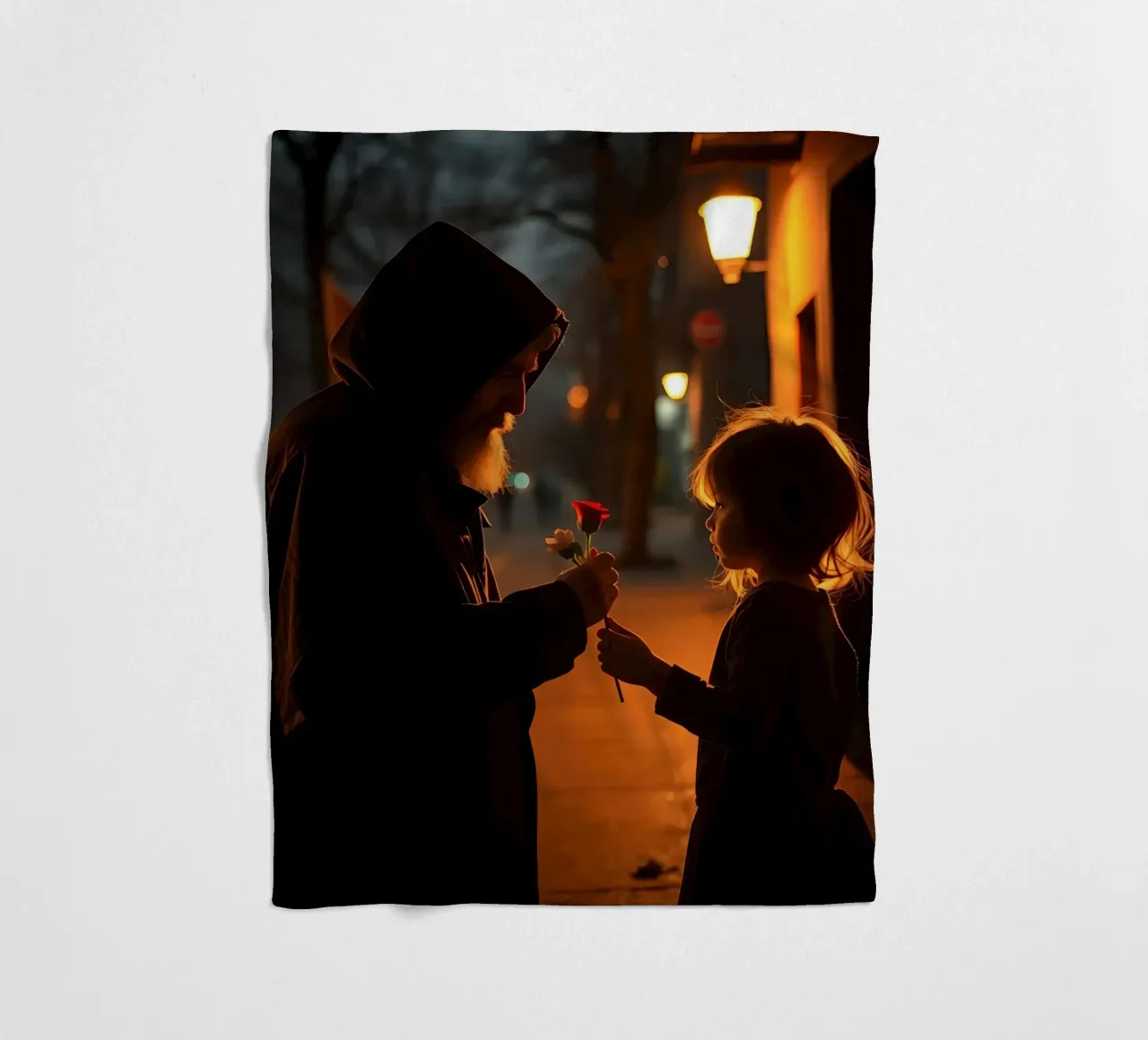 Un uomo anziano e una ragazza condividono un momento con i fiori coperta in pile da DesignDoodle