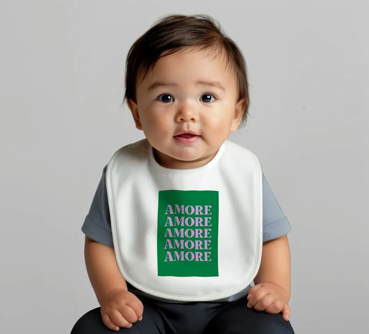 "AMORE Arte tipografica ripetuta in rosa e verde bavaglino da pdigitalprints
