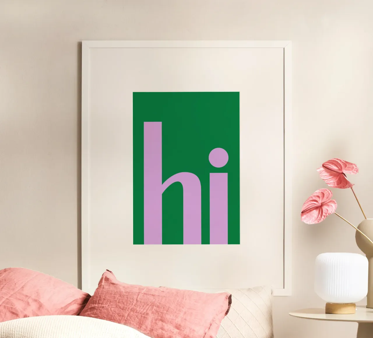 Tipografia minimale in grassetto "ciao" in lilla su verde carta hahnemühle da pdigitalprints