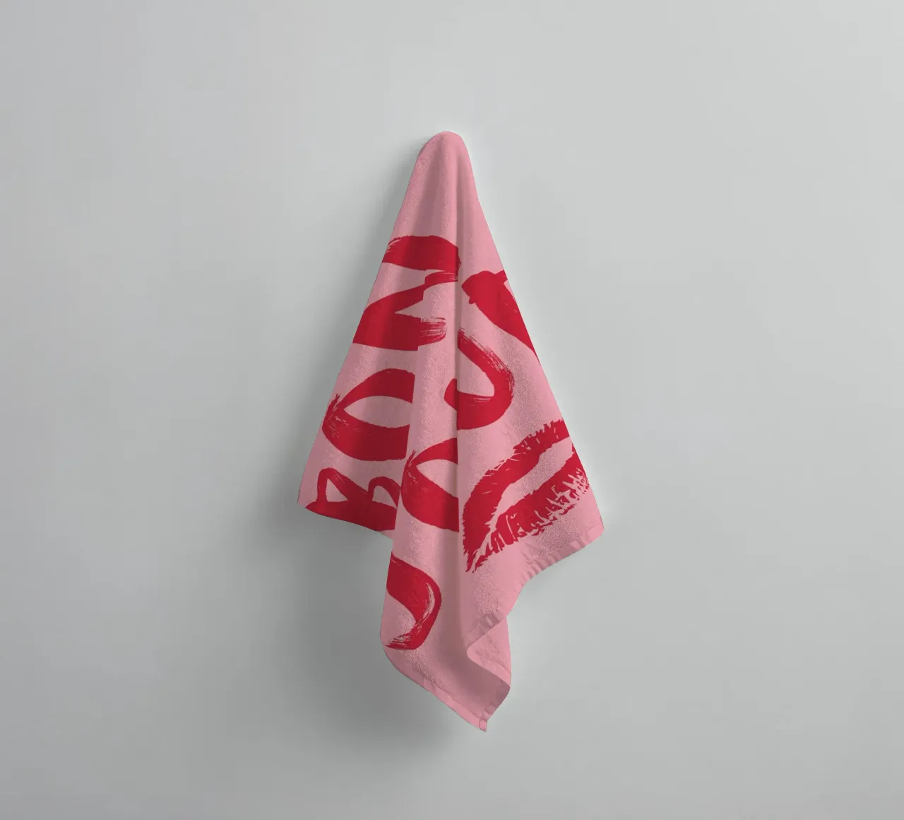 Testo "Bonjour" rosso in grassetto con stampa a labbro su sfondo rosa asciugamano da bagno da pdigitalprints