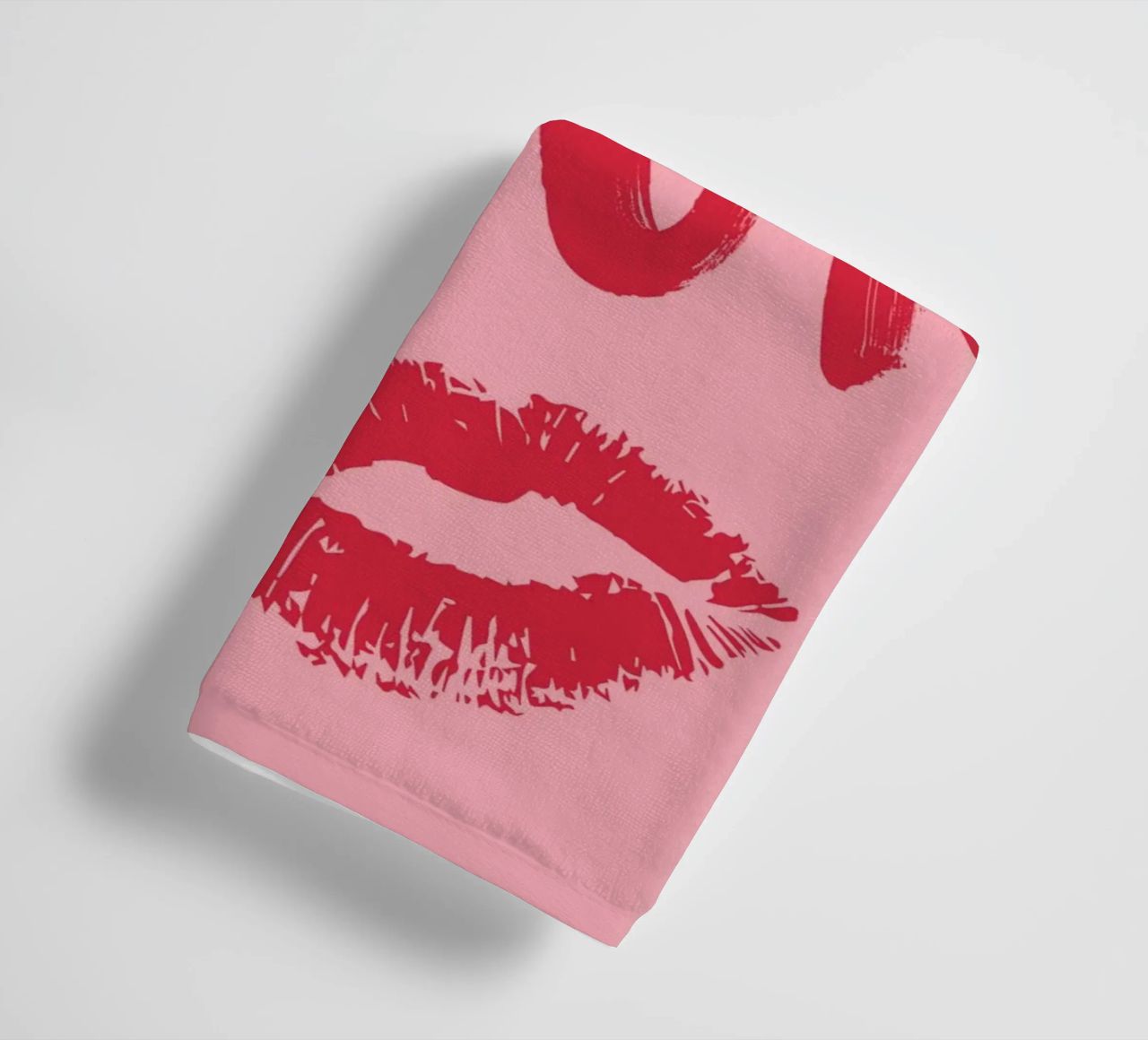 Testo "Bonjour" rosso in grassetto con stampa a labbro su sfondo rosa asciugamano da bagno da pdigitalprints
