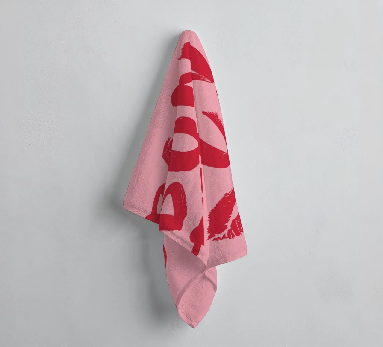 Testo "Bonjour" rosso in grassetto con stampa a labbro su sfondo rosa asciugamano da bagno da pdigitalprints