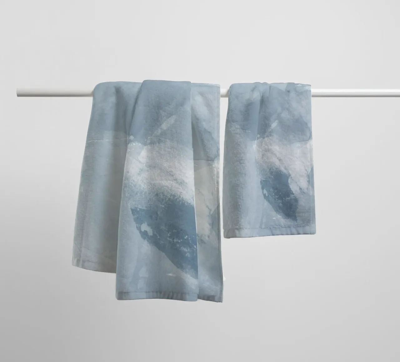 Pennellate di blu 6 asciugamano da bagno da NouveauPrints