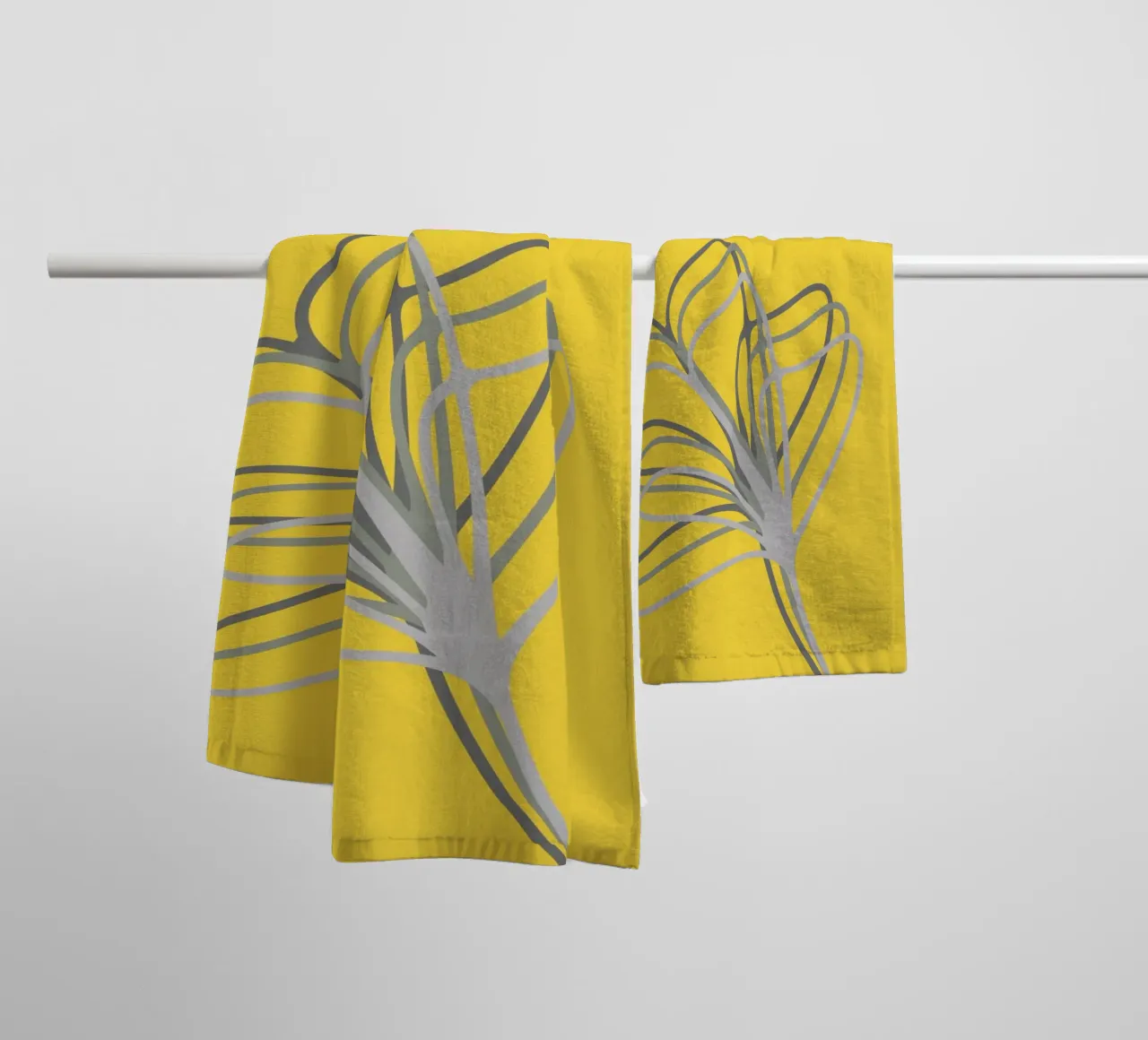 Yello in Flowers asciugamano da bagno da AESTHETIC VIBES by Isabel