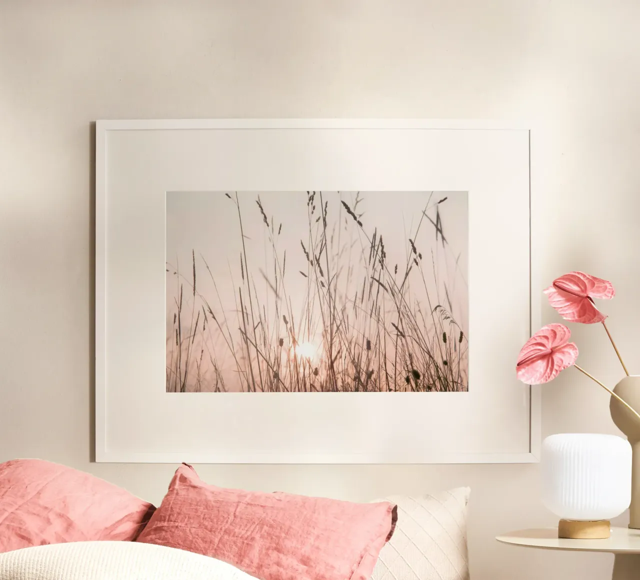 Sunrise Grass - Gräser im Sonnenlicht poster con telaio in plastica da Monika Strigel