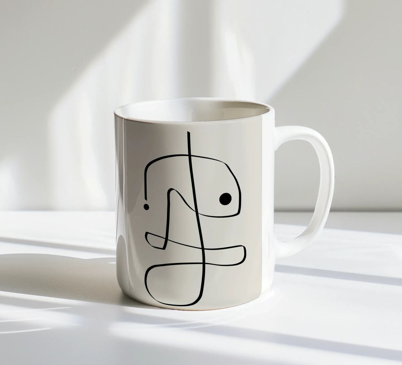 Figure with lines in beige II tazza in ceramica da Imaginative