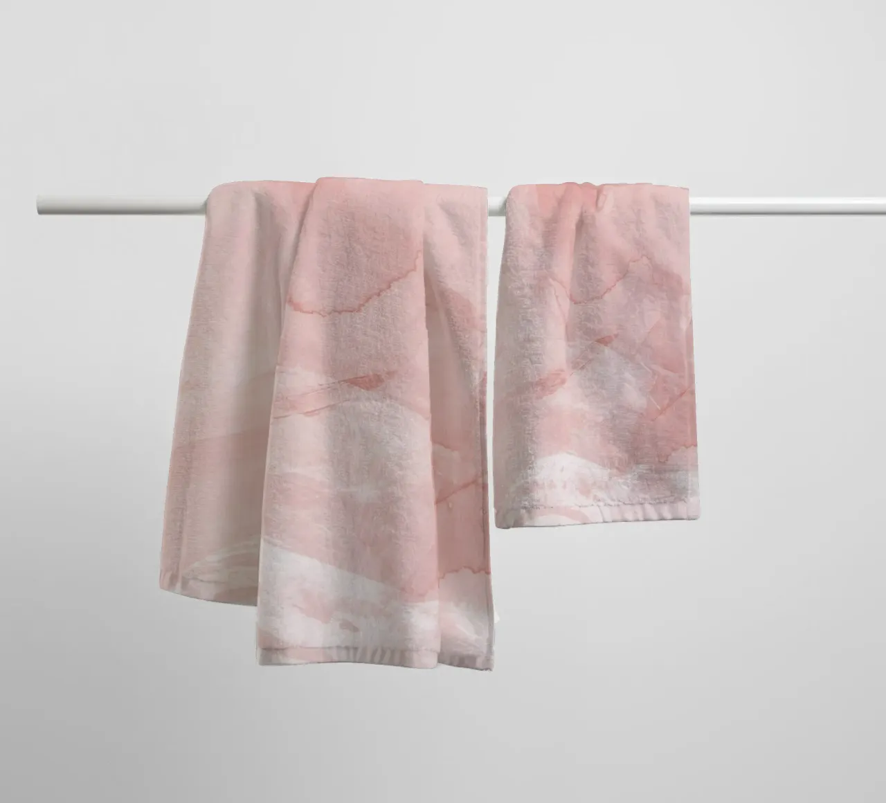 Pinselstriche rosa Töne 4 Handtuch von NouveauPrints